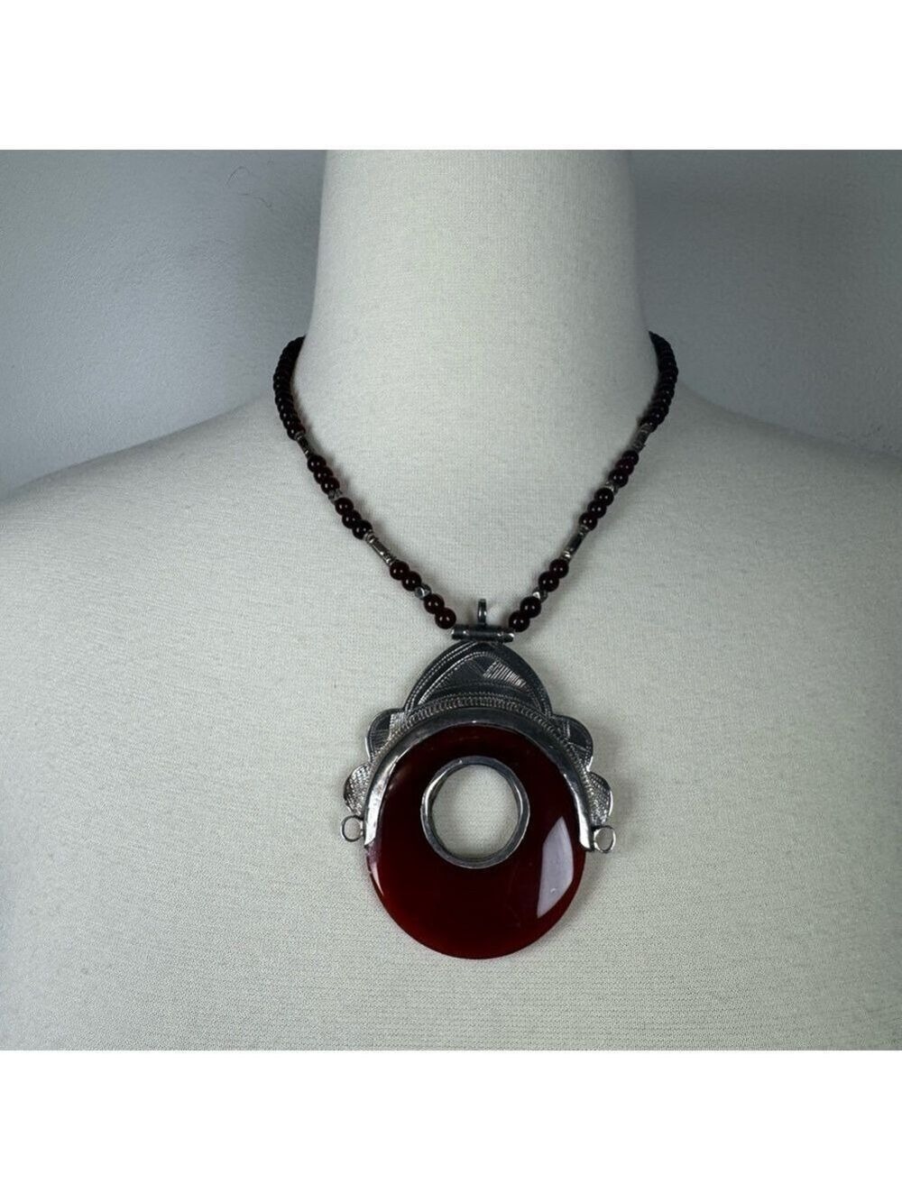 Tuareg necklace in solid silver and agate stone